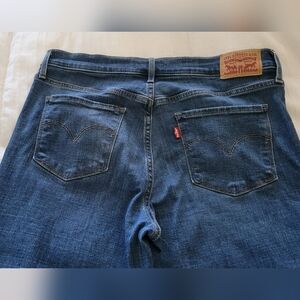 Levi's 311 Shaping Shinny Capri Jeans